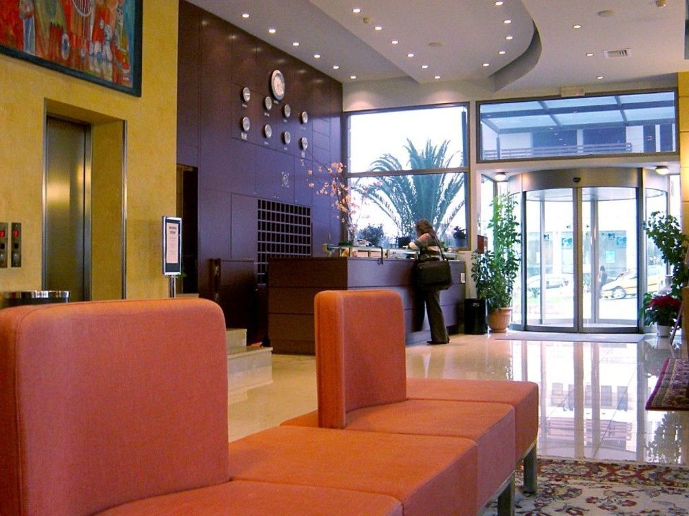 Avra 4*